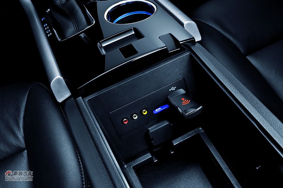 多媒体数字接入端口