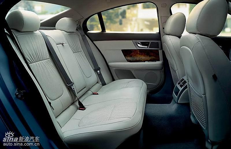 捷豹JAGUAR XF内饰