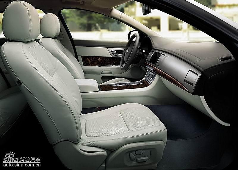 捷豹JAGUAR XF内饰