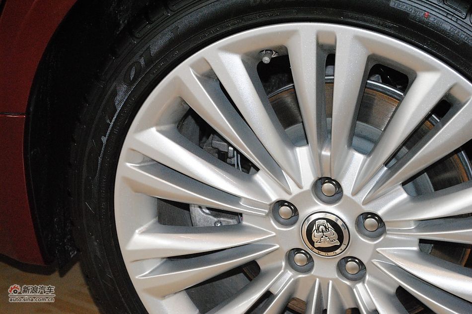 发动机、底盘悬挂及后备箱