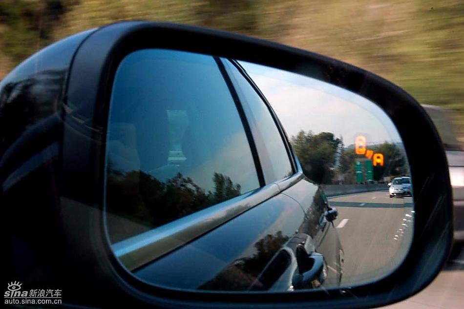 捷豹XF盲区提示系统