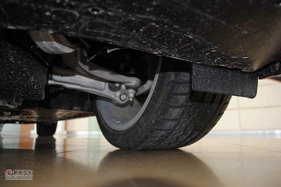 发动机、底盘悬挂及后备箱