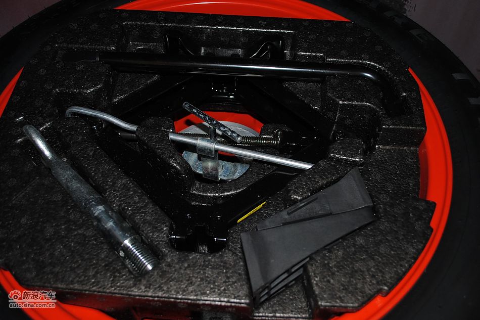 发动机、底盘悬挂及后备箱