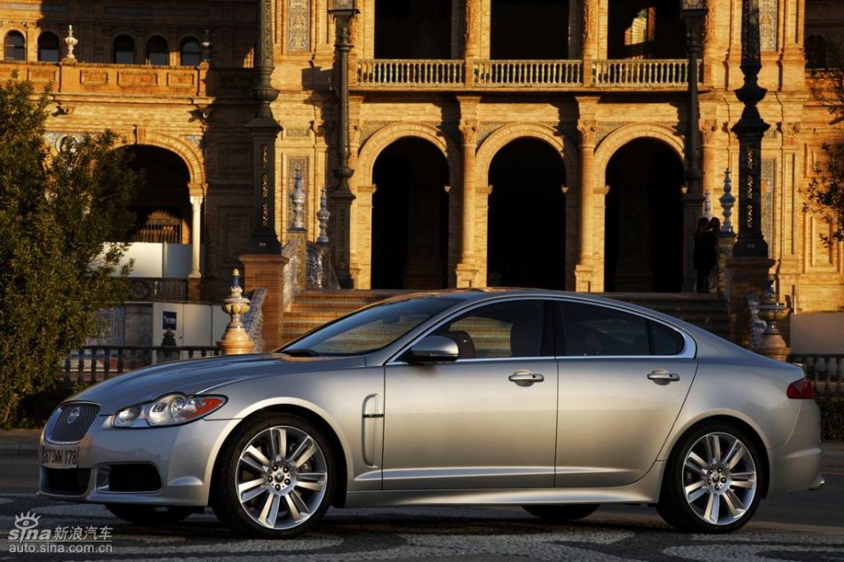 捷豹XFR外观图片