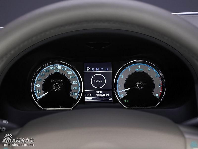 捷豹JAGUAR XF内饰