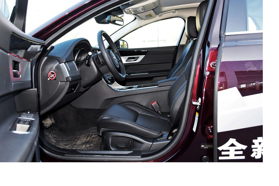 2016款 XF 3.0T 两驱风华版 座椅空间