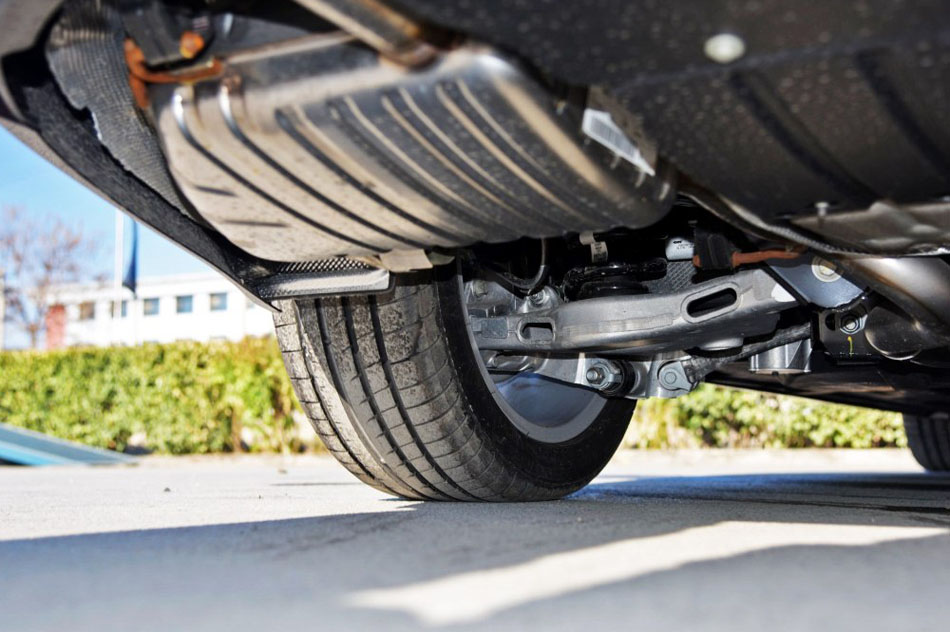 2016款 XF 3.0T 两驱风华版 引擎底盘