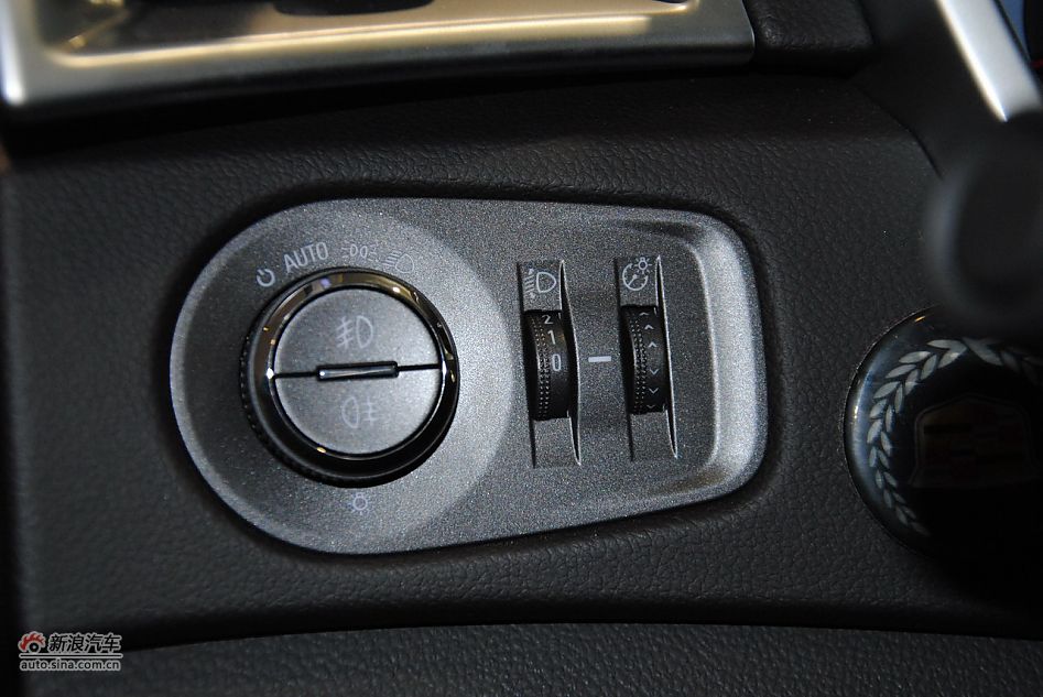 2012款凯迪拉克SRX 3.0L精英型