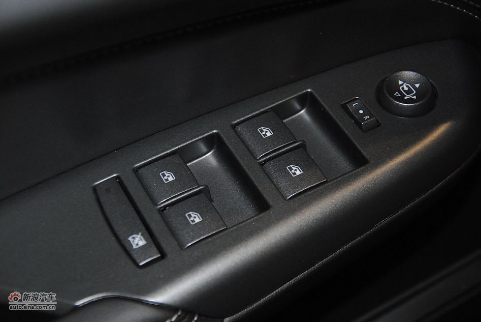 2012款凯迪拉克SRX 3.0L精英型