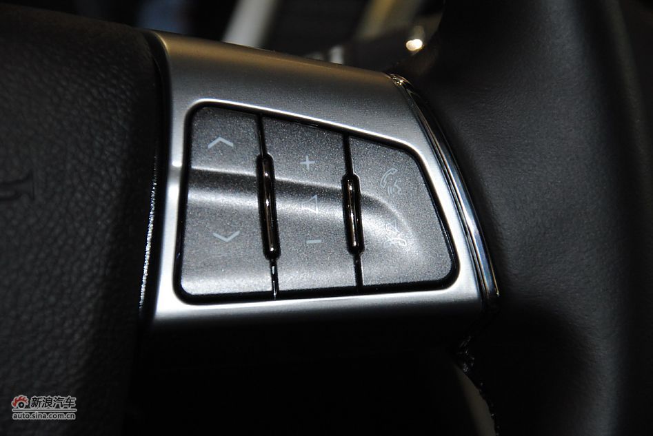 2012款凯迪拉克SRX 3.0L精英型