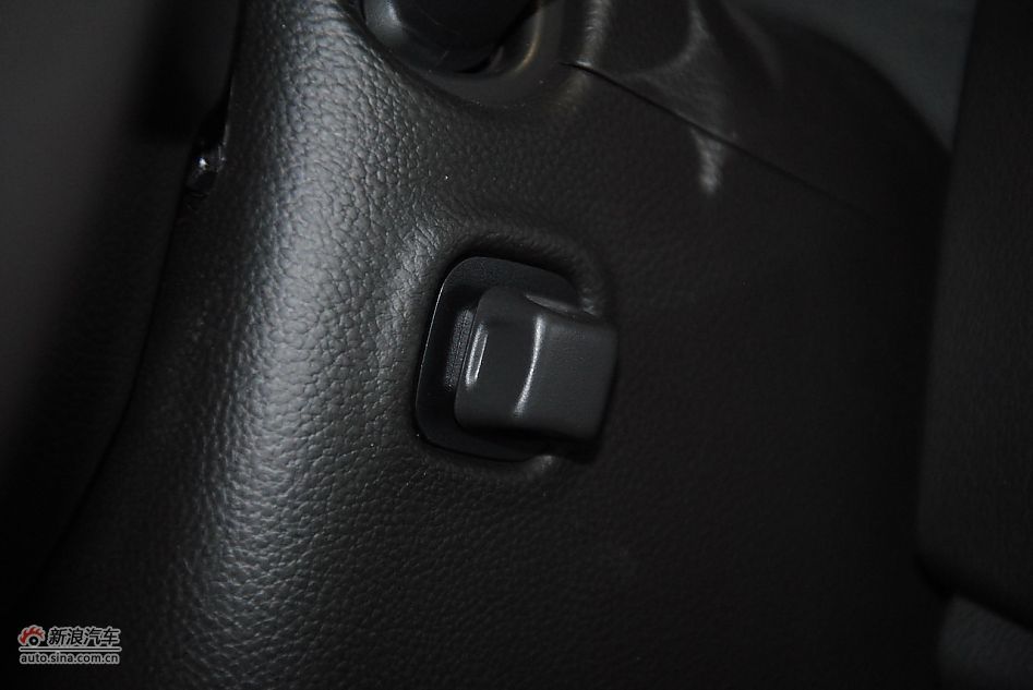 2012款凯迪拉克SRX 3.0L精英型