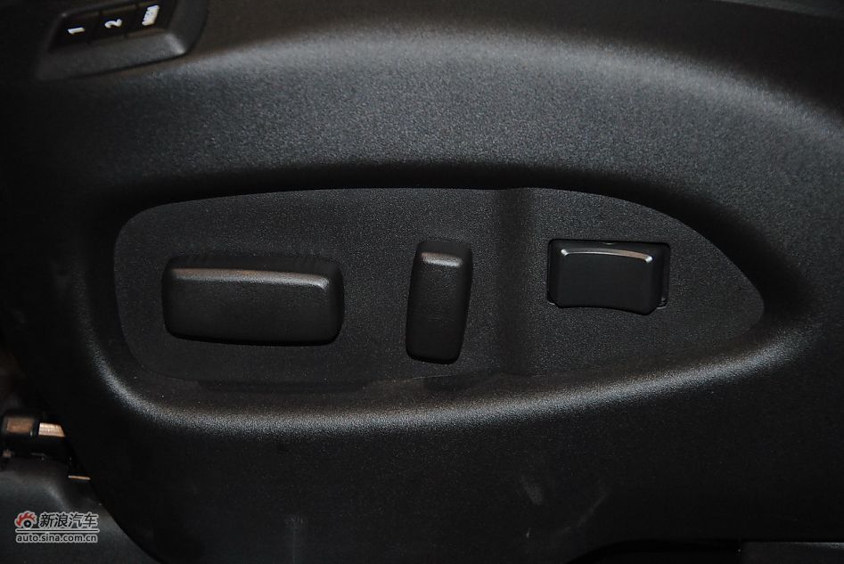 2012款凯迪拉克SRX 3.0L精英型