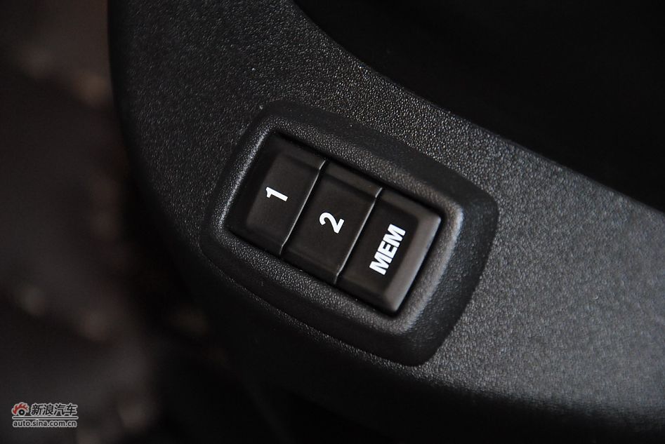 2012款凯迪拉克SRX 3.0L精英型