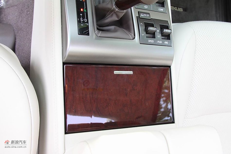 2010款雷克萨斯GX460内饰