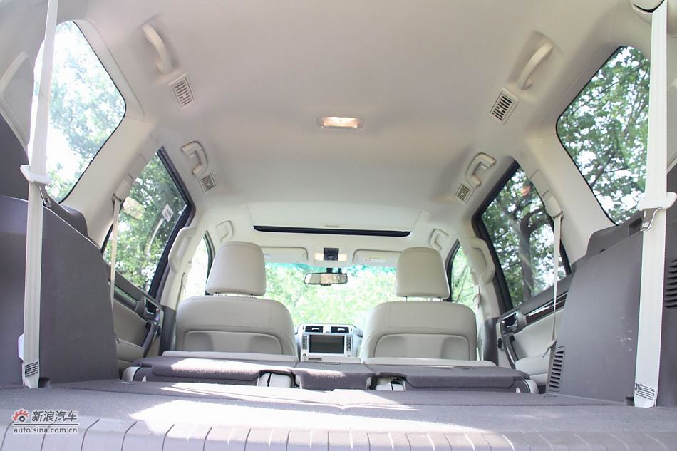 2010款雷克萨斯GX460座椅空间