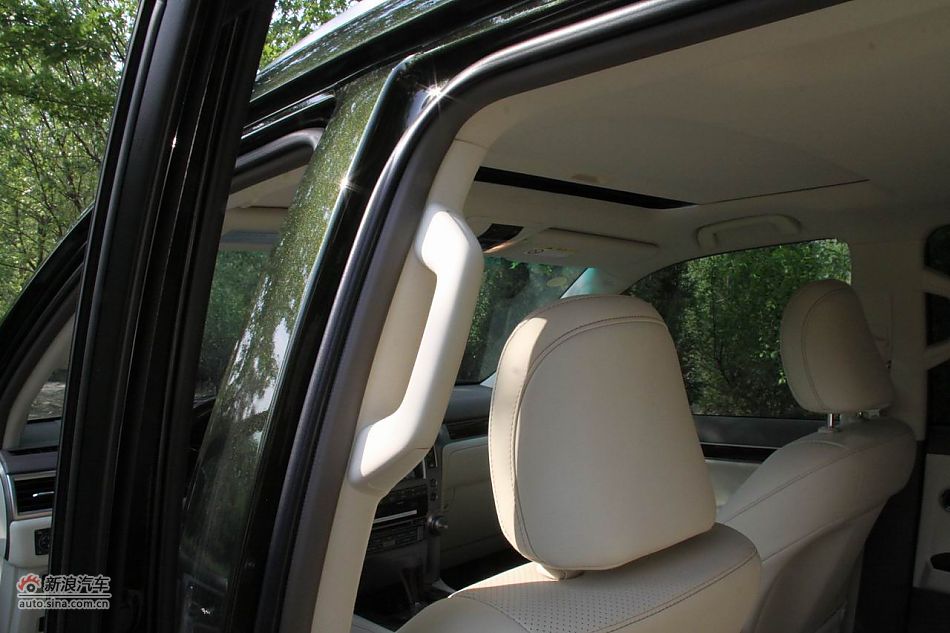 2010款雷克萨斯GX460座椅空间