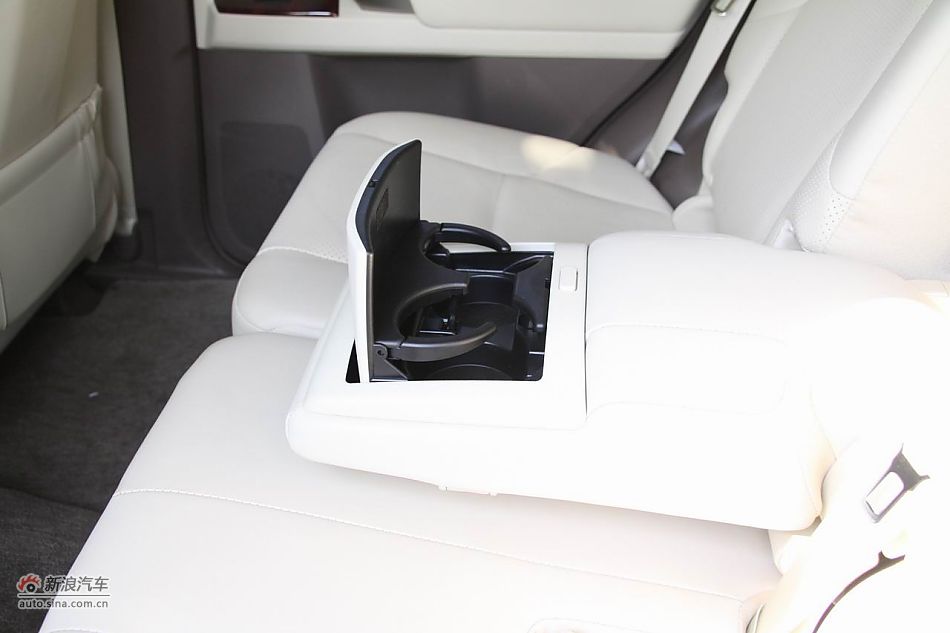 2010款雷克萨斯GX460座椅空间
