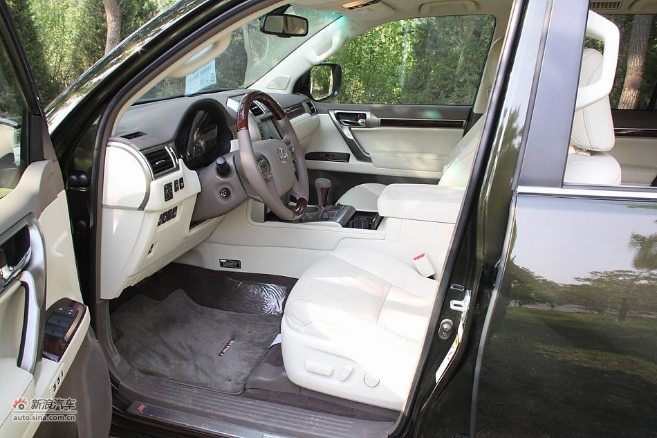 2010款雷克萨斯GX460座椅空间