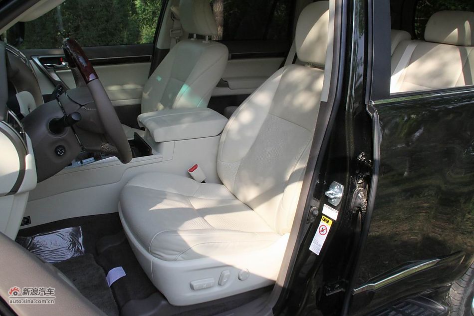 2010款雷克萨斯GX460座椅空间