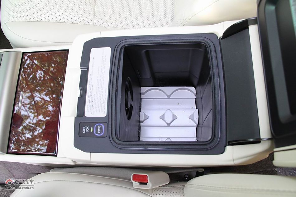 2010款雷克萨斯GX460座椅空间