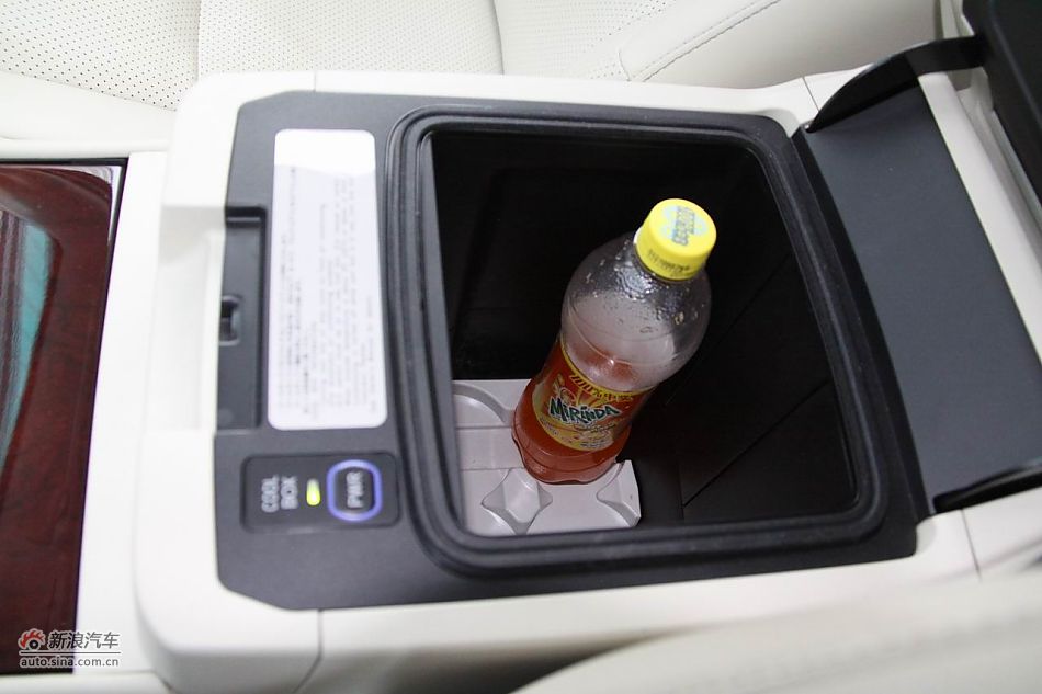 2010款雷克萨斯GX460座椅空间