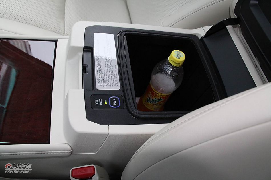 2010款雷克萨斯GX460座椅空间