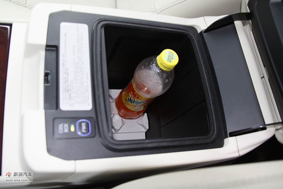 2010款雷克萨斯GX460座椅空间