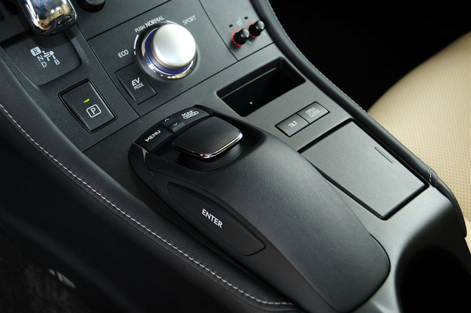 2013款 CT200h 豪华版 内饰