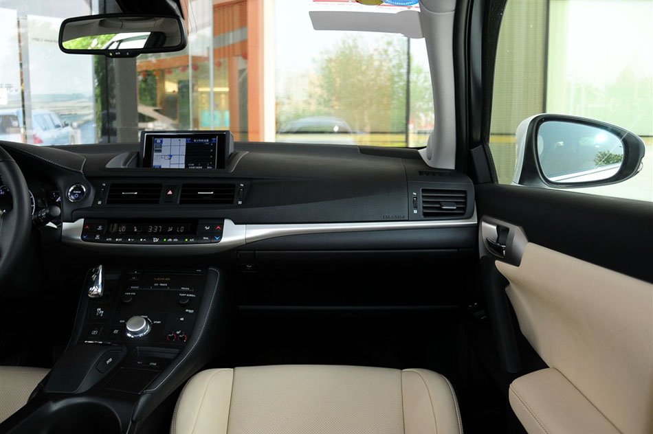 2013款 CT200h 豪华版 内饰