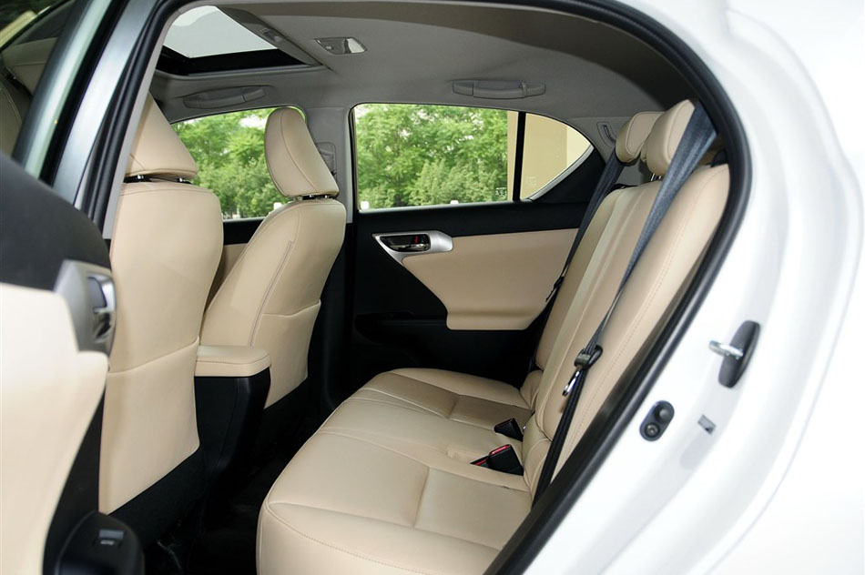 2013款 CT200h 豪华版 空间