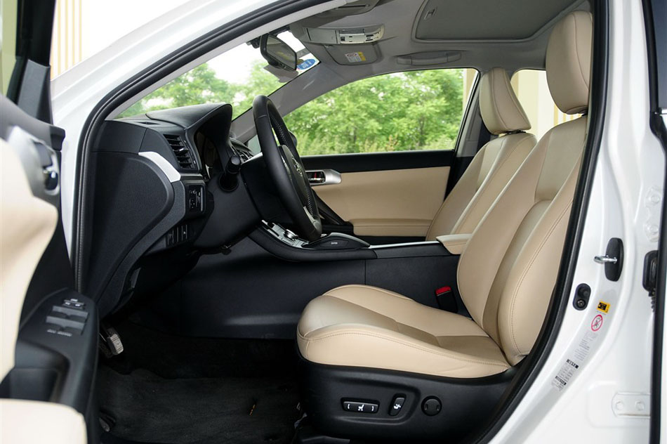 2013款 CT200h 豪华版 空间