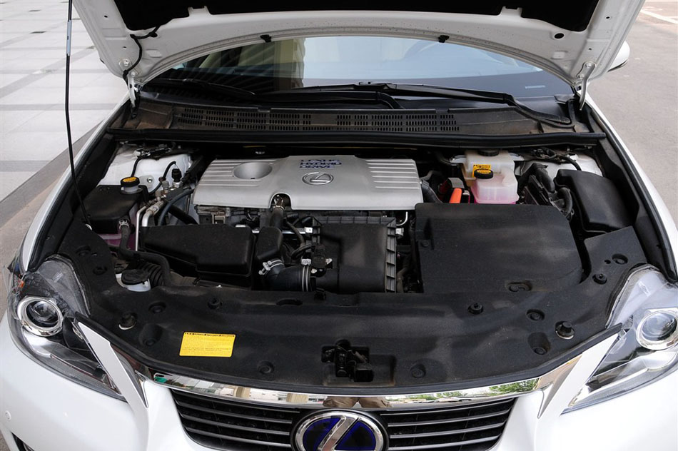 2013款 CT200h 豪华版 引擎底盘