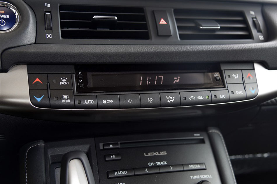 2015款 CT200h 暗夜骑士版 内饰