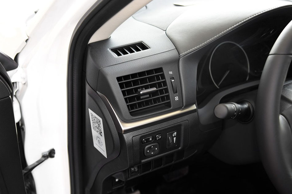 2015款 CT200h 暗夜骑士版 内饰