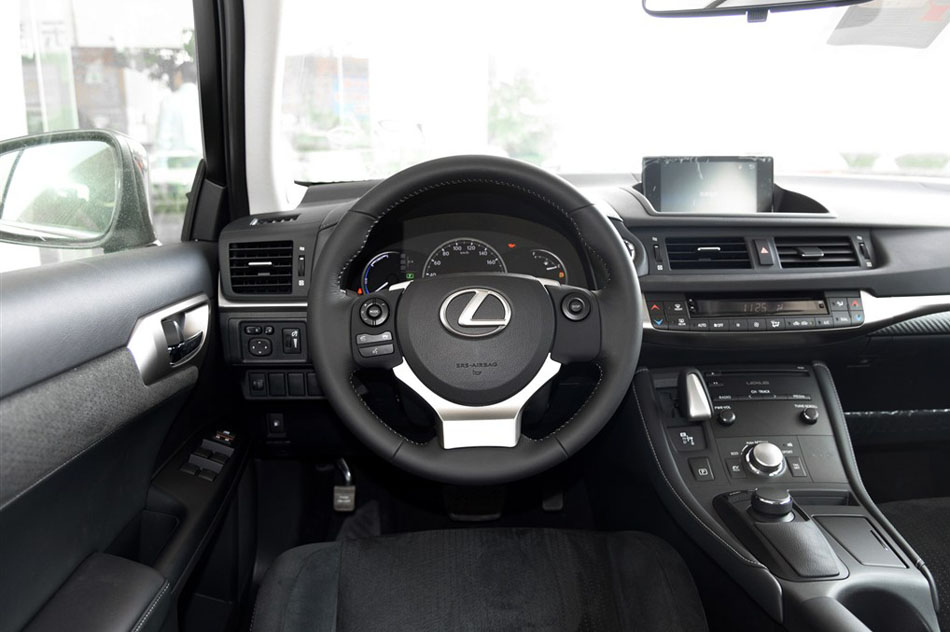 2015款 CT200h 暗夜骑士版 内饰