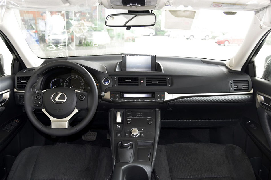 2015款 CT200h 暗夜骑士版 内饰