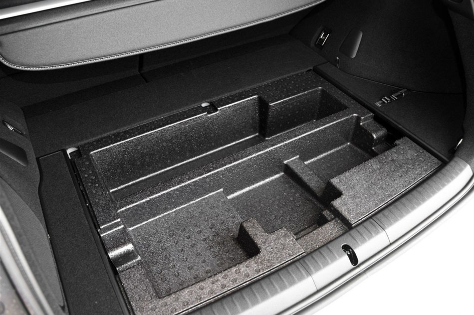 2015款 CT200h 暗夜骑士版 座椅空间