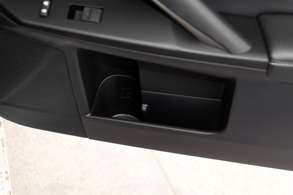 2015款 CT200h 暗夜骑士版 座椅空间