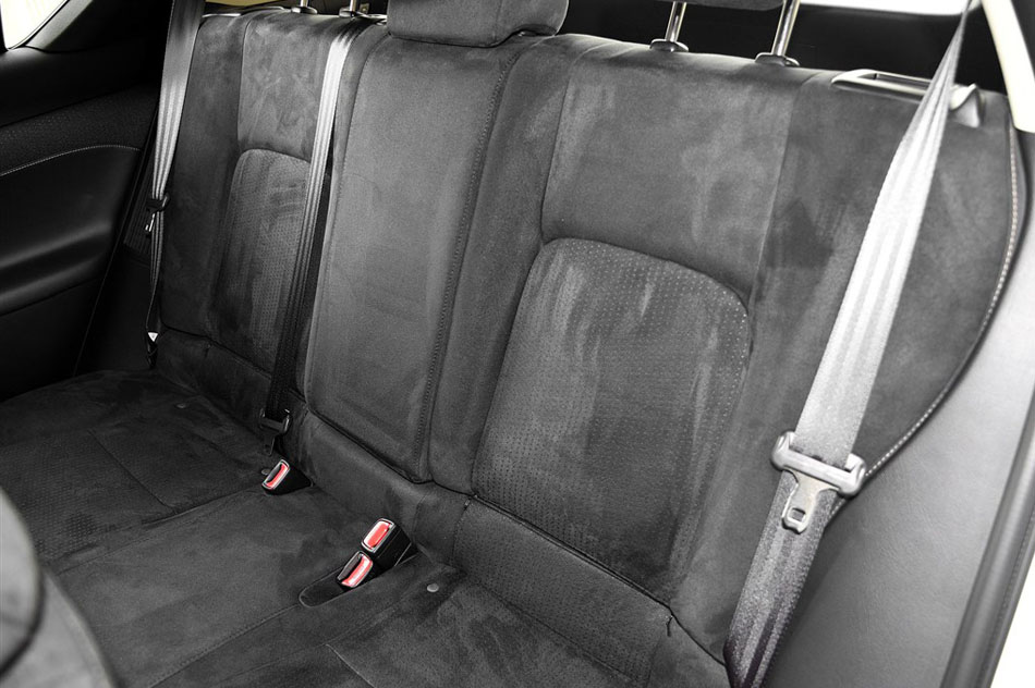 2015款 CT200h 暗夜骑士版 座椅空间