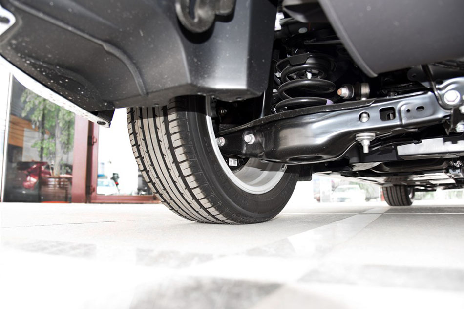 2015款 CT200h 暗夜骑士版 引擎底盘