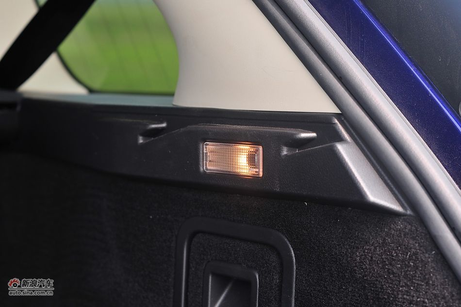 后备箱空间及细节实拍