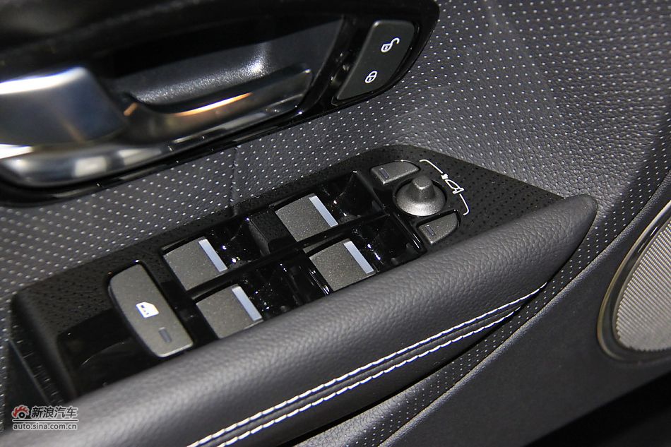 2011款揽胜极光2.0T五门耀致版