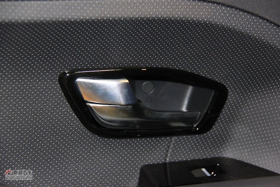 2011款揽胜极光2.0T五门耀致版