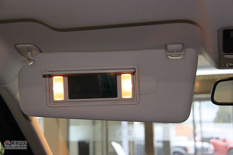 2011款揽胜极光2.0T五门耀致版