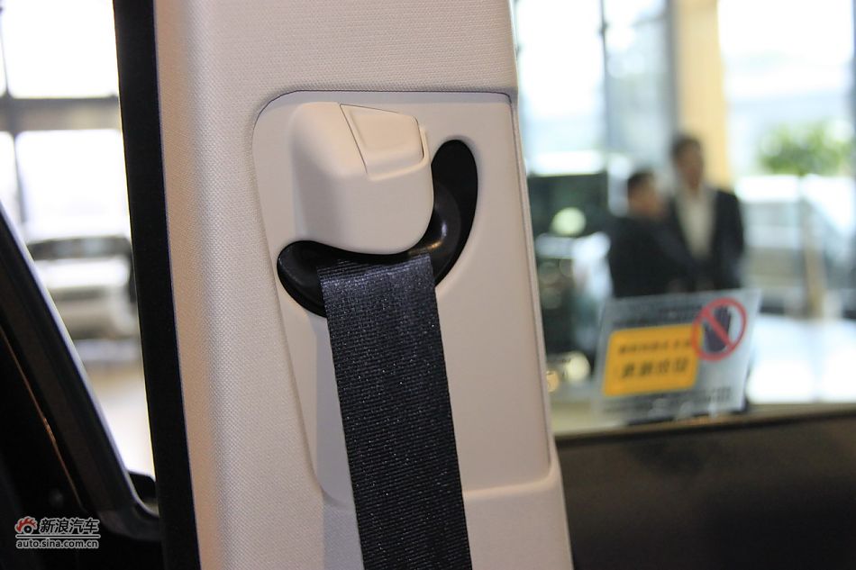 2011款揽胜极光2.0T五门耀致版