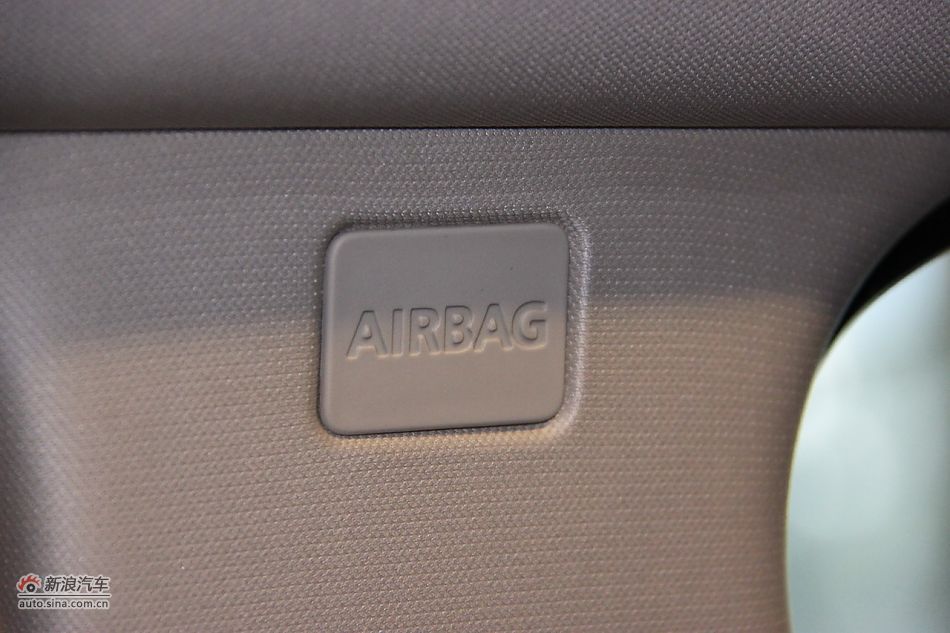 2011款揽胜极光2.0T五门耀致版