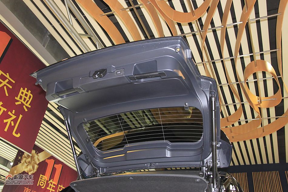 2011款揽胜极光2.0T五门耀致版