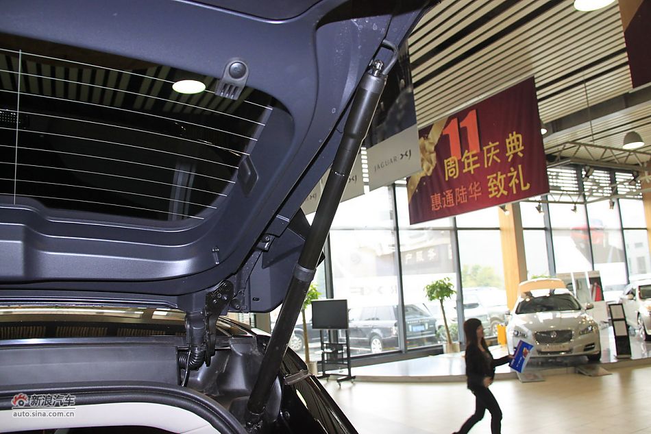 2011款揽胜极光2.0T五门耀致版