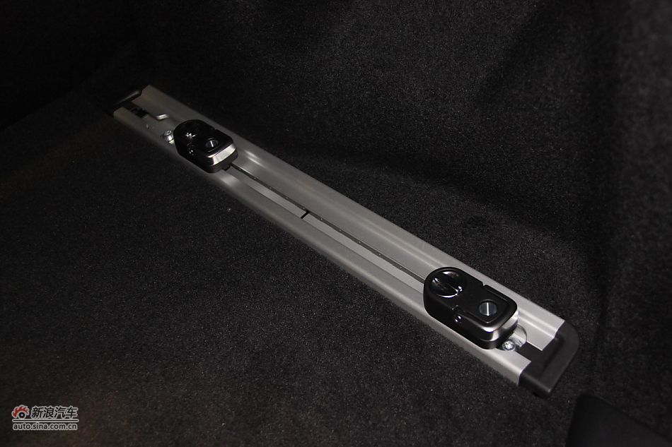 2011款揽胜极光2.0T五门耀致版