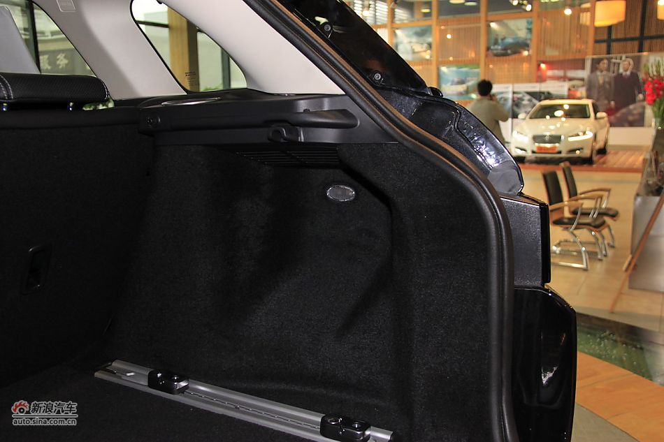 2011款揽胜极光2.0T五门耀致版